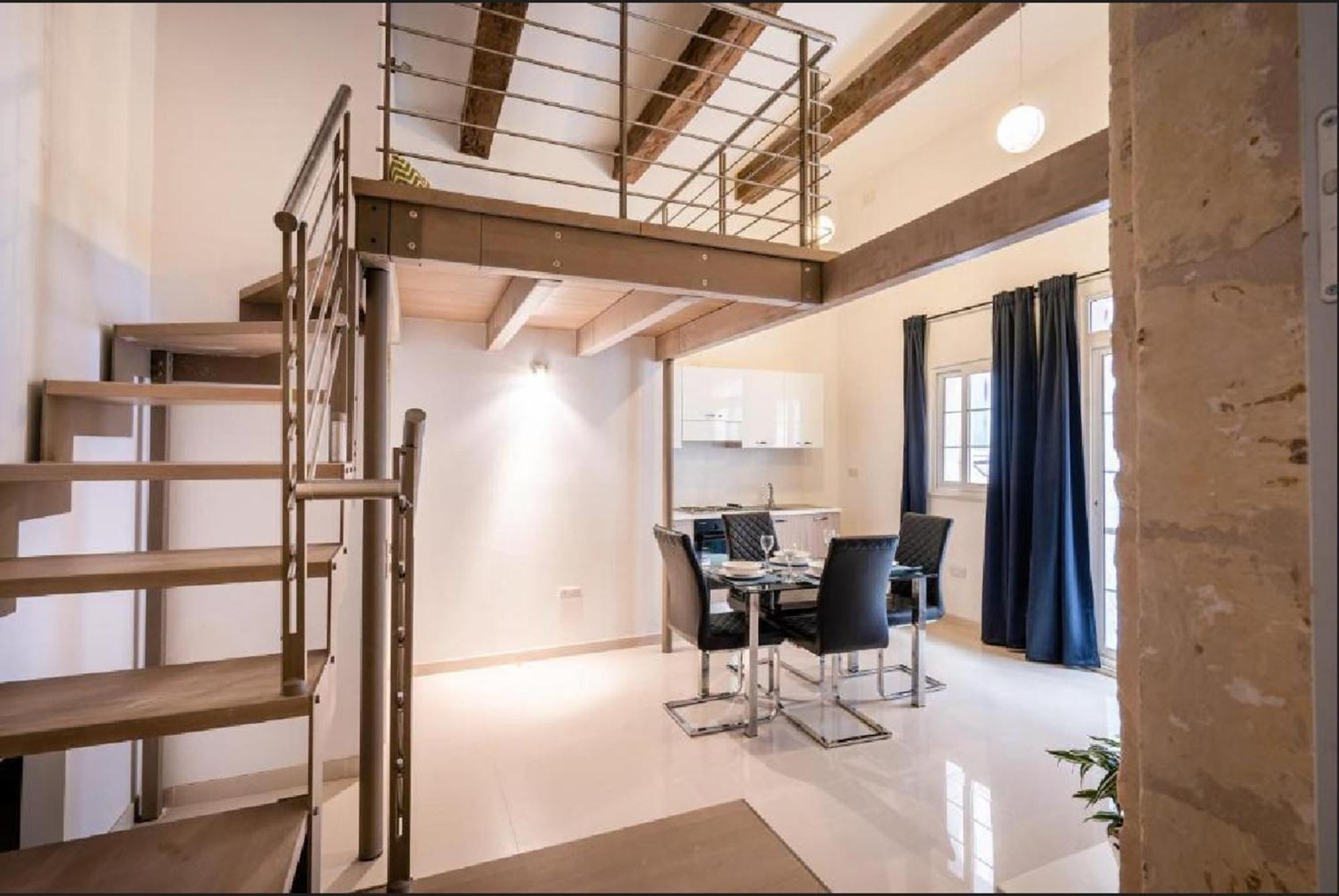 Exquisite 3-Bedroom Duplex Penthouse With Jacuzzi In Valletta Centre 외부 사진