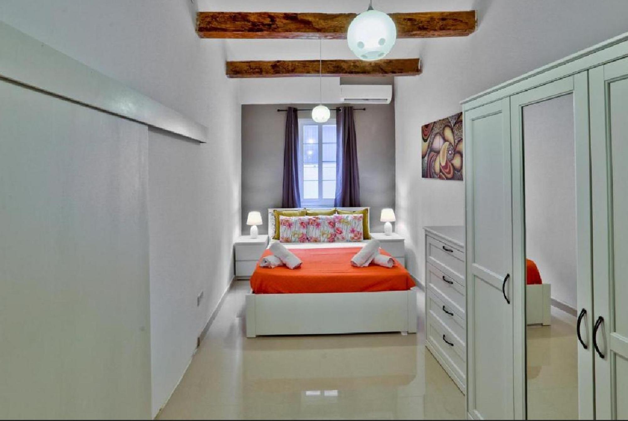 Exquisite 3-Bedroom Duplex Penthouse With Jacuzzi In Valletta Centre 외부 사진