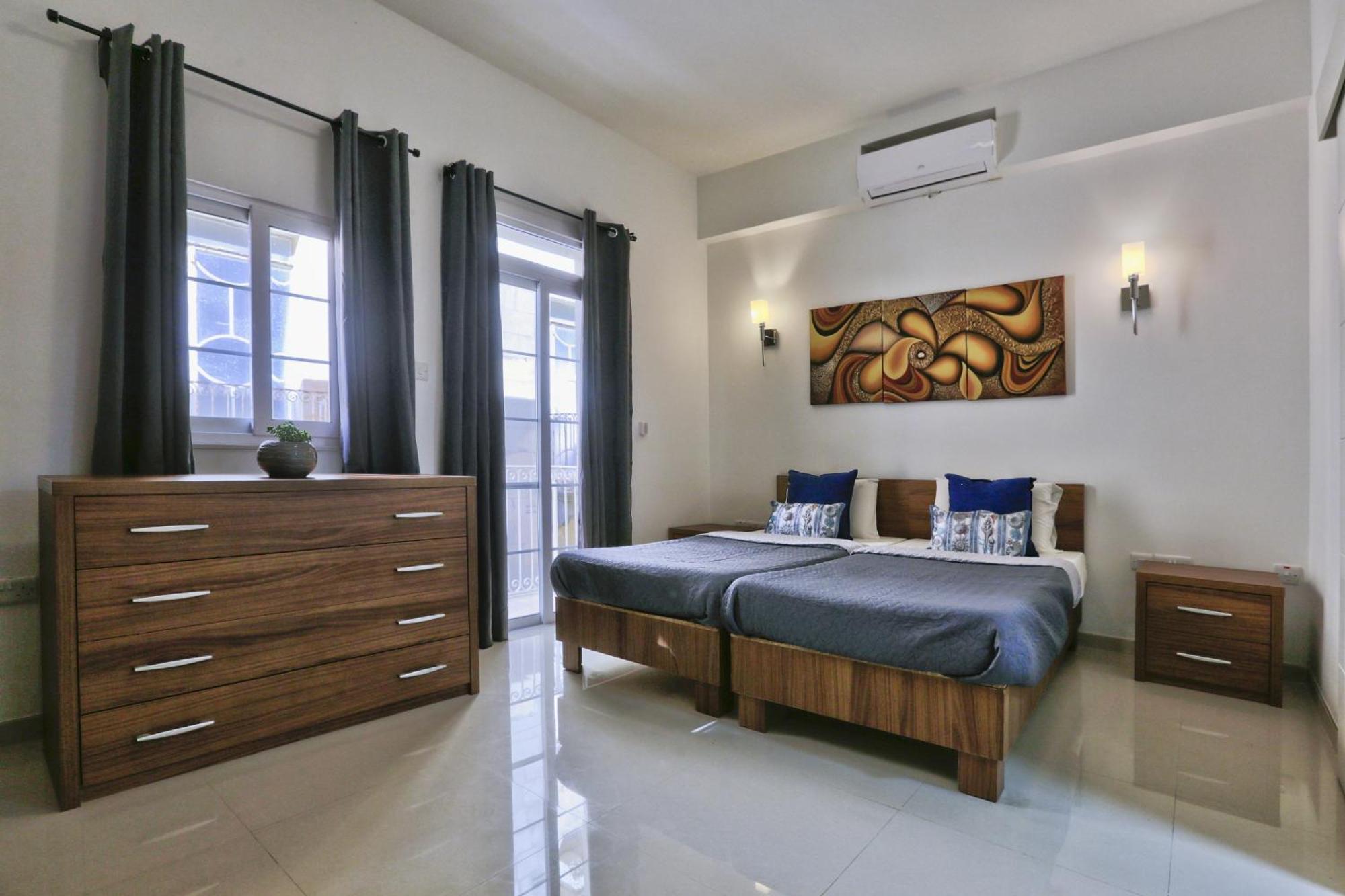Exquisite 3-Bedroom Duplex Penthouse With Jacuzzi In Valletta Centre 외부 사진