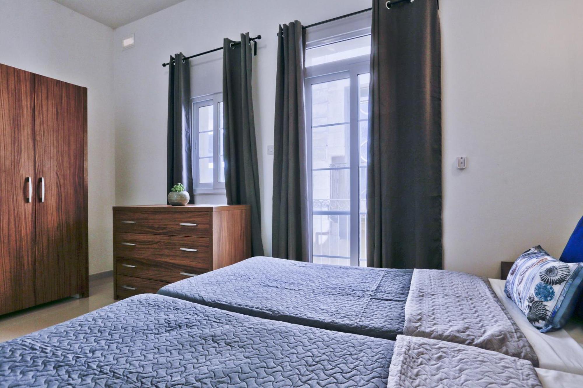 Exquisite 3-Bedroom Duplex Penthouse With Jacuzzi In Valletta Centre 외부 사진