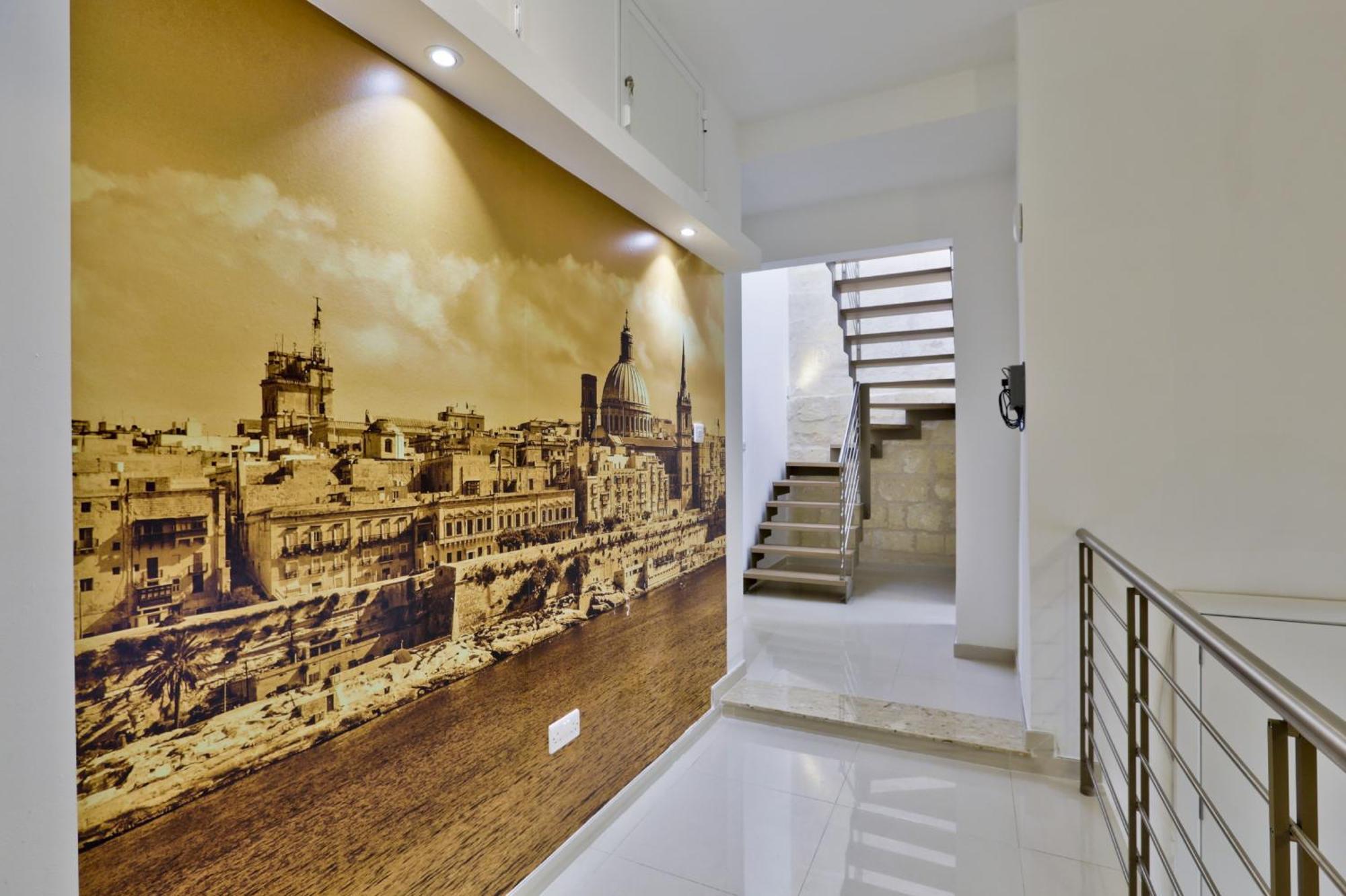 Exquisite 3-Bedroom Duplex Penthouse With Jacuzzi In Valletta Centre 외부 사진