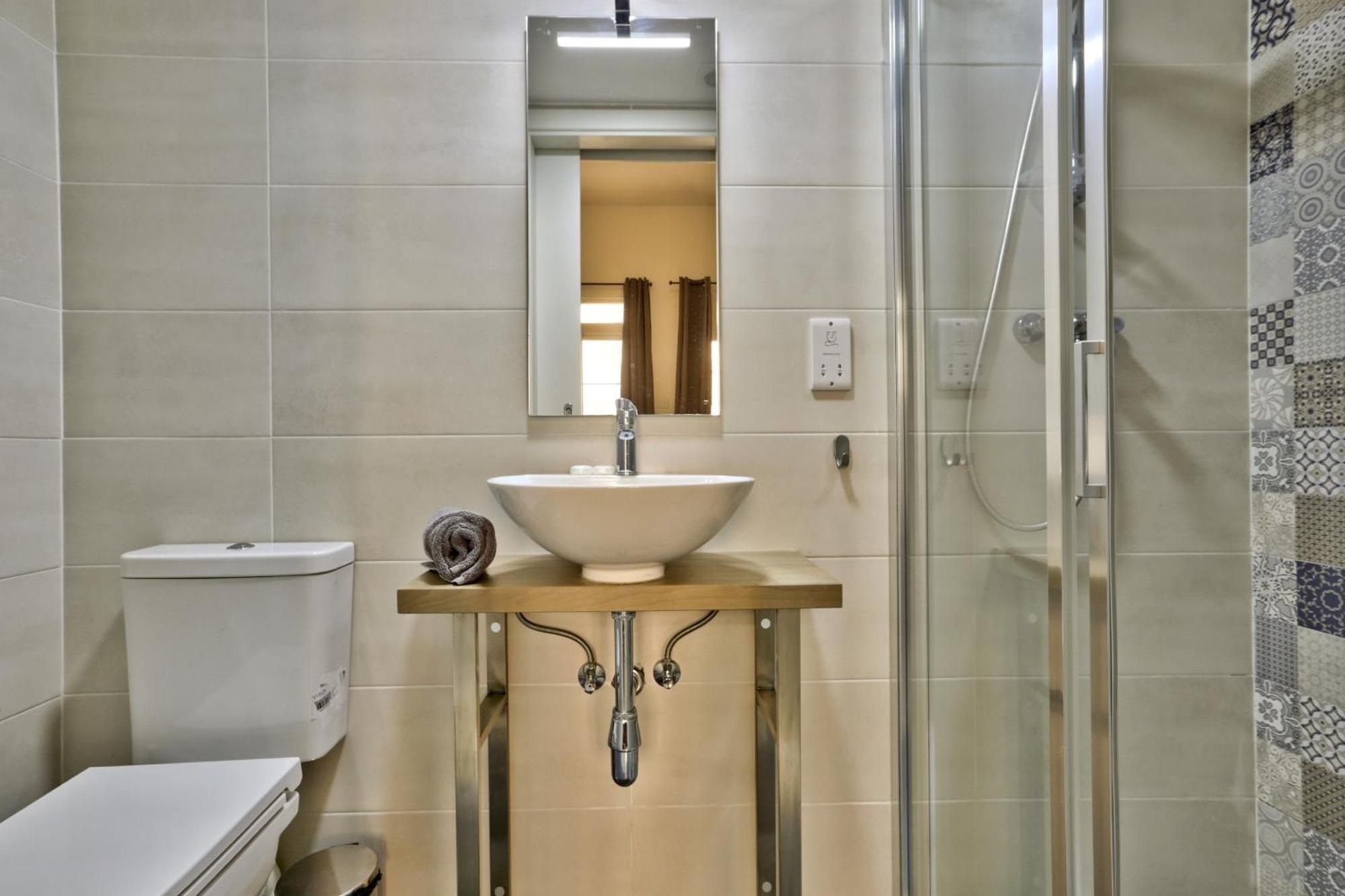 Exquisite 3-Bedroom Duplex Penthouse With Jacuzzi In Valletta Centre 외부 사진