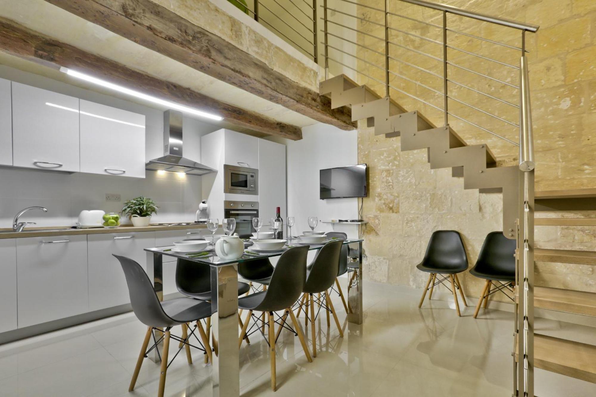Exquisite 3-Bedroom Duplex Penthouse With Jacuzzi In Valletta Centre 외부 사진