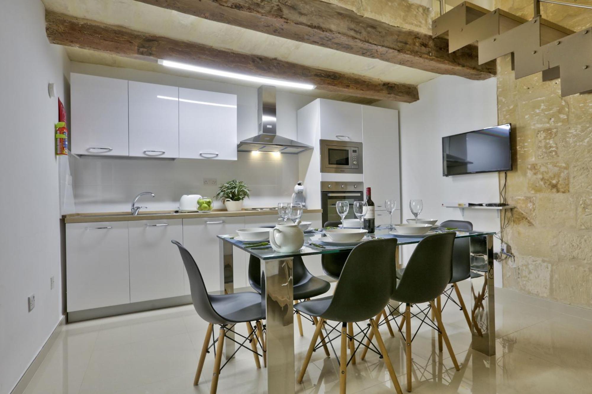 Exquisite 3-Bedroom Duplex Penthouse With Jacuzzi In Valletta Centre 외부 사진