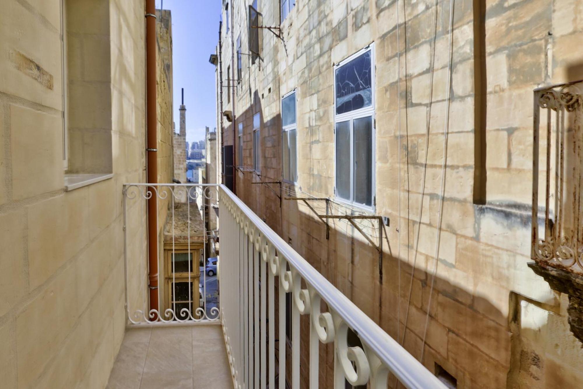 Exquisite 3-Bedroom Duplex Penthouse With Jacuzzi In Valletta Centre 외부 사진