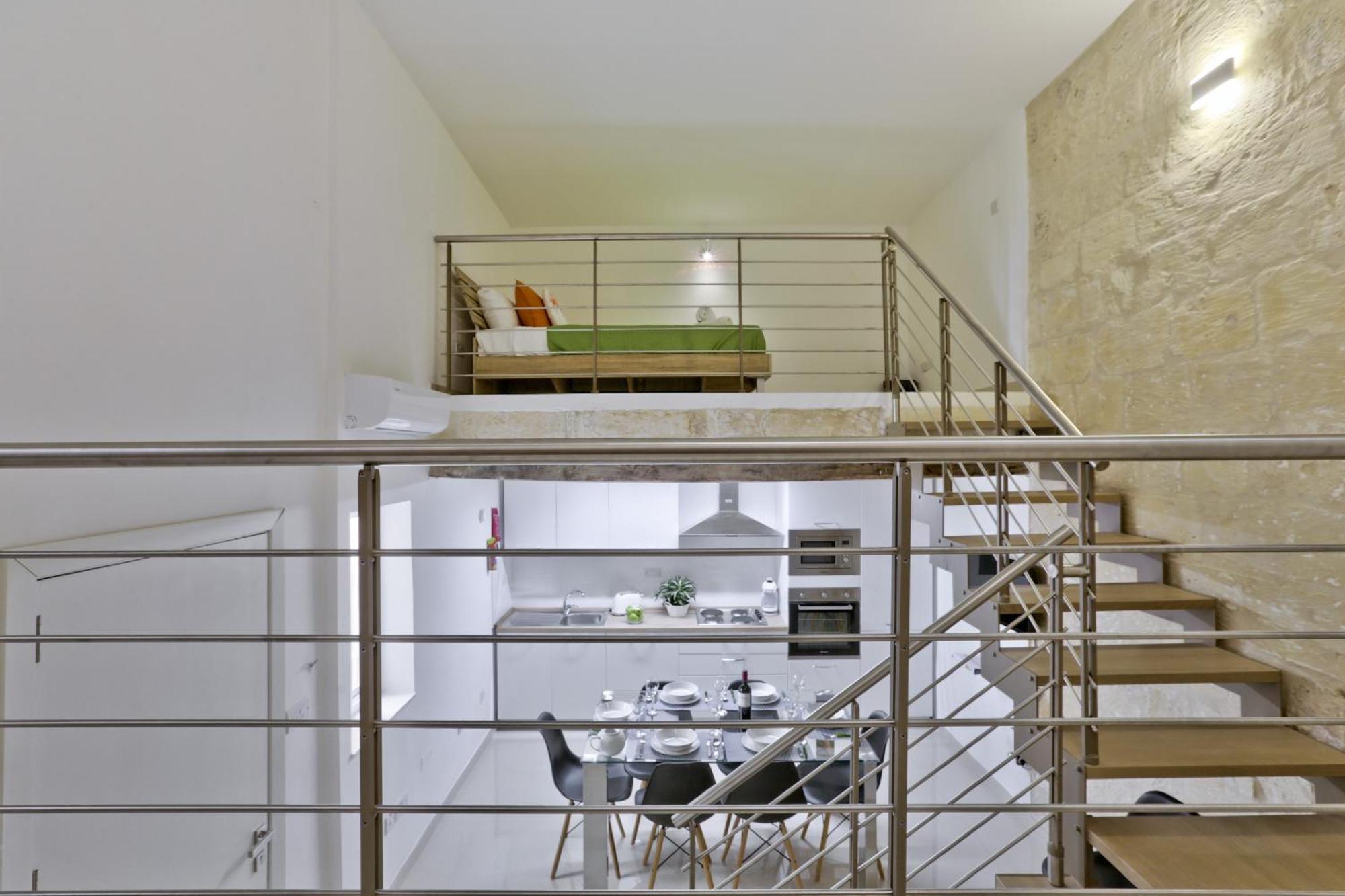 Exquisite 3-Bedroom Duplex Penthouse With Jacuzzi In Valletta Centre 외부 사진