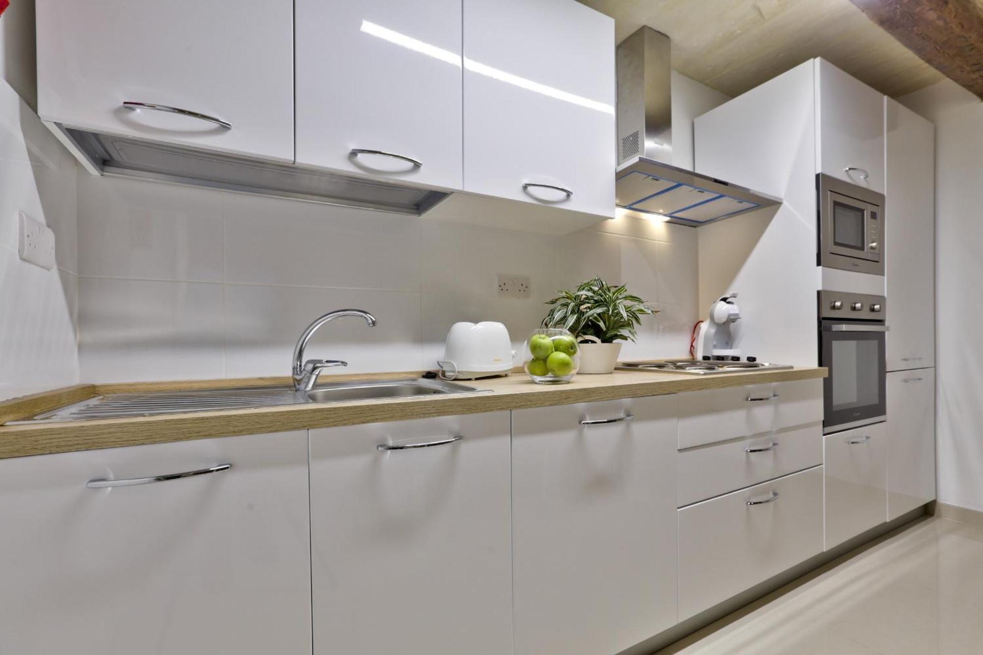 Exquisite 3-Bedroom Duplex Penthouse With Jacuzzi In Valletta Centre 외부 사진