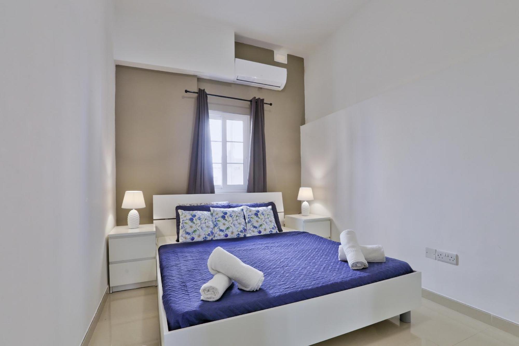 Exquisite 3-Bedroom Duplex Penthouse With Jacuzzi In Valletta Centre 외부 사진